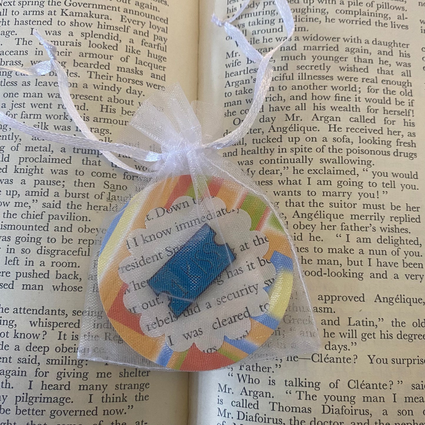 "1 Kiss" Ticket Pin Badge